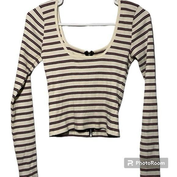 HOLLISTER LONG SLEEVE STRIPPED TOP - Picture 6 of 8